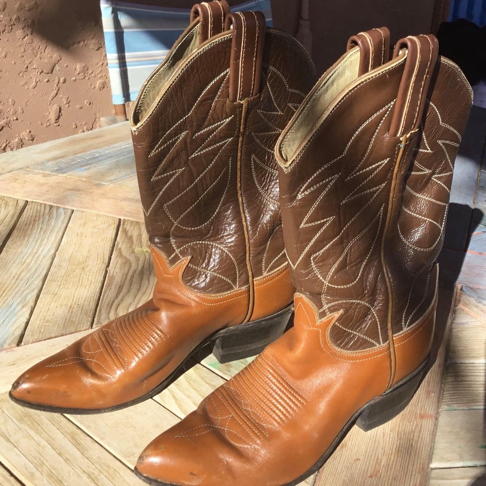 Cowgirl boots.  Butterscotch Tony Lama size 6 well broken in! Perfect
